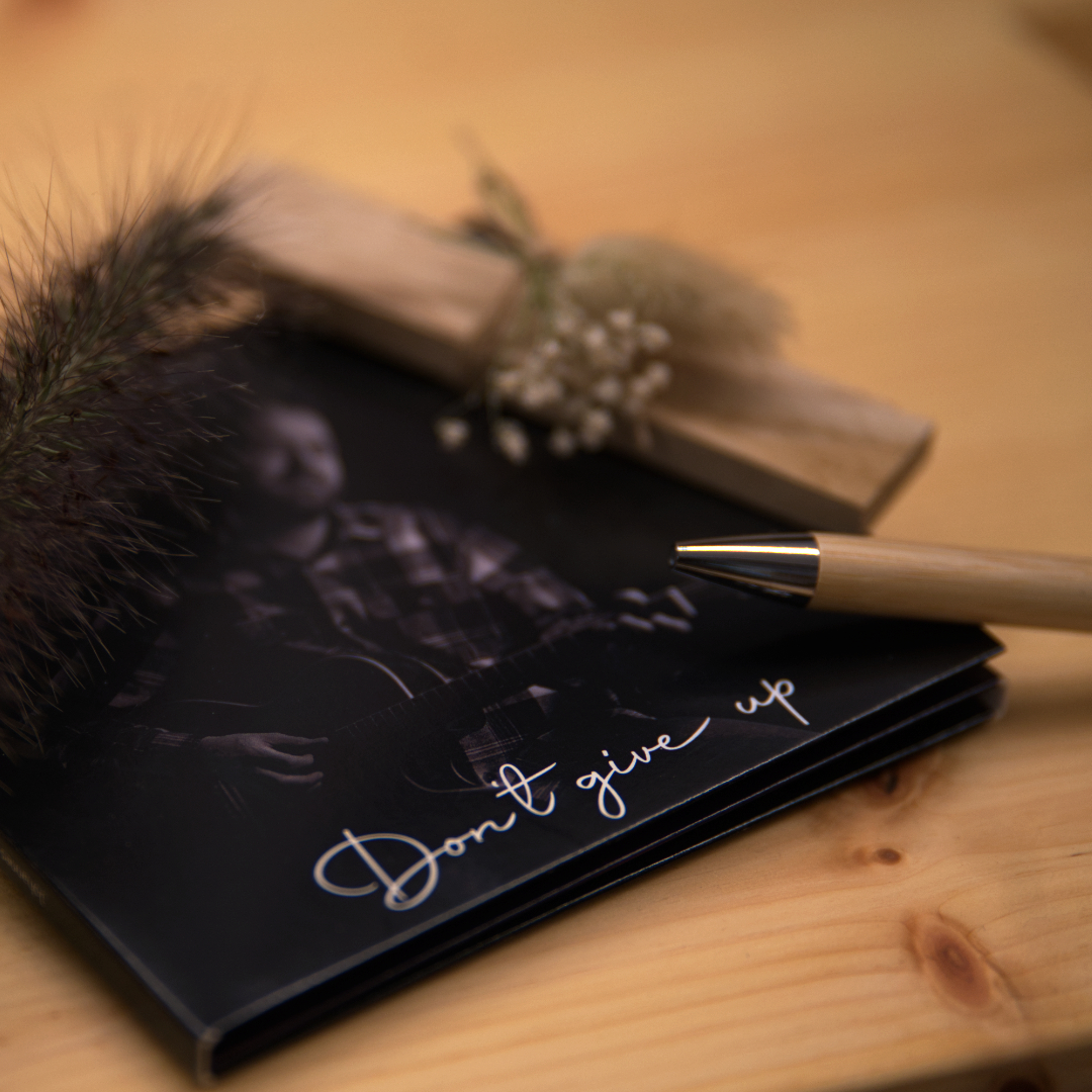 Don't give up - Album mit Widmung – Bild 7