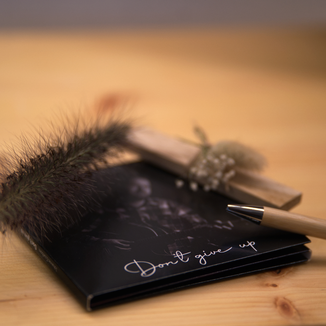 Don't give up - Album mit Widmung